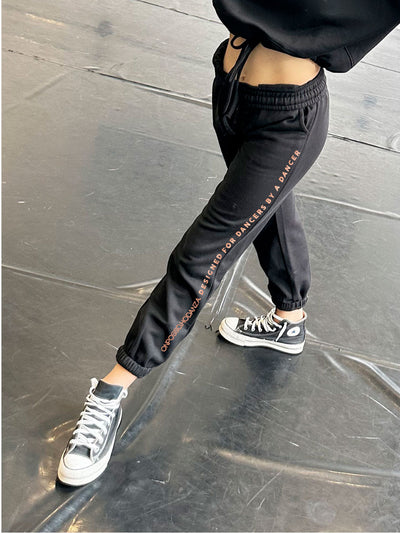 PANTALONE FELPA REGULAR LOGO ORO/ROSA - BLACK - Non Posso, Ho Danza.